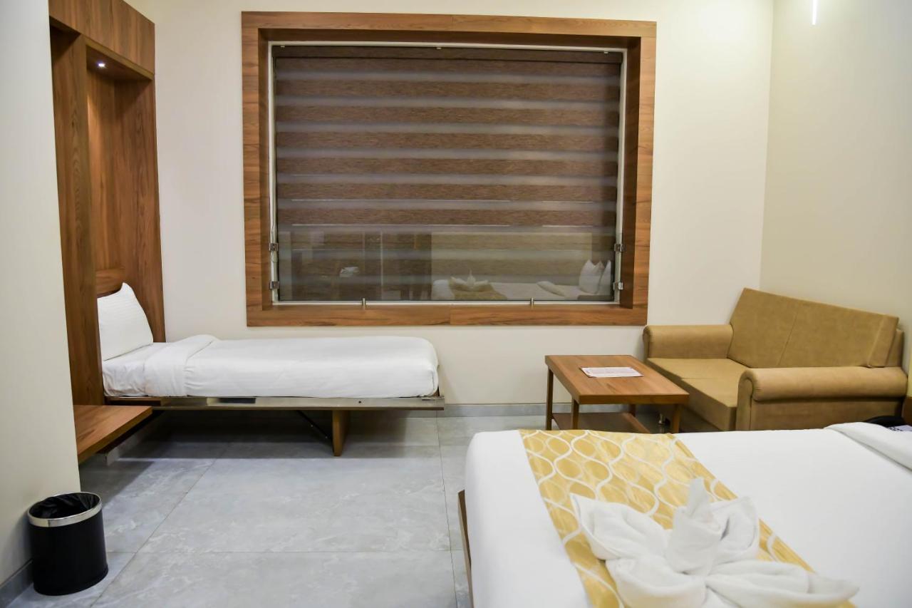 Shree Ganga Smb Hotels Ujjain Eksteriør billede