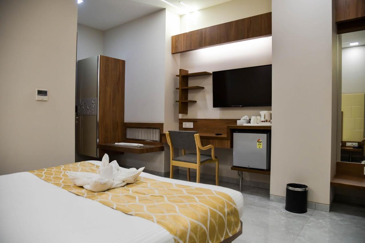 Shree Ganga Smb Hotels Ujjain Eksteriør billede