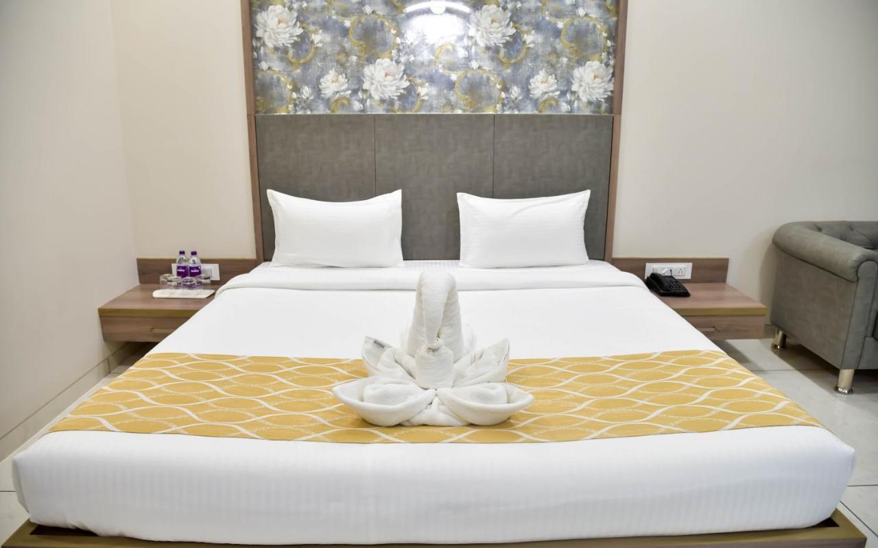 Shree Ganga Smb Hotels Ujjain Eksteriør billede