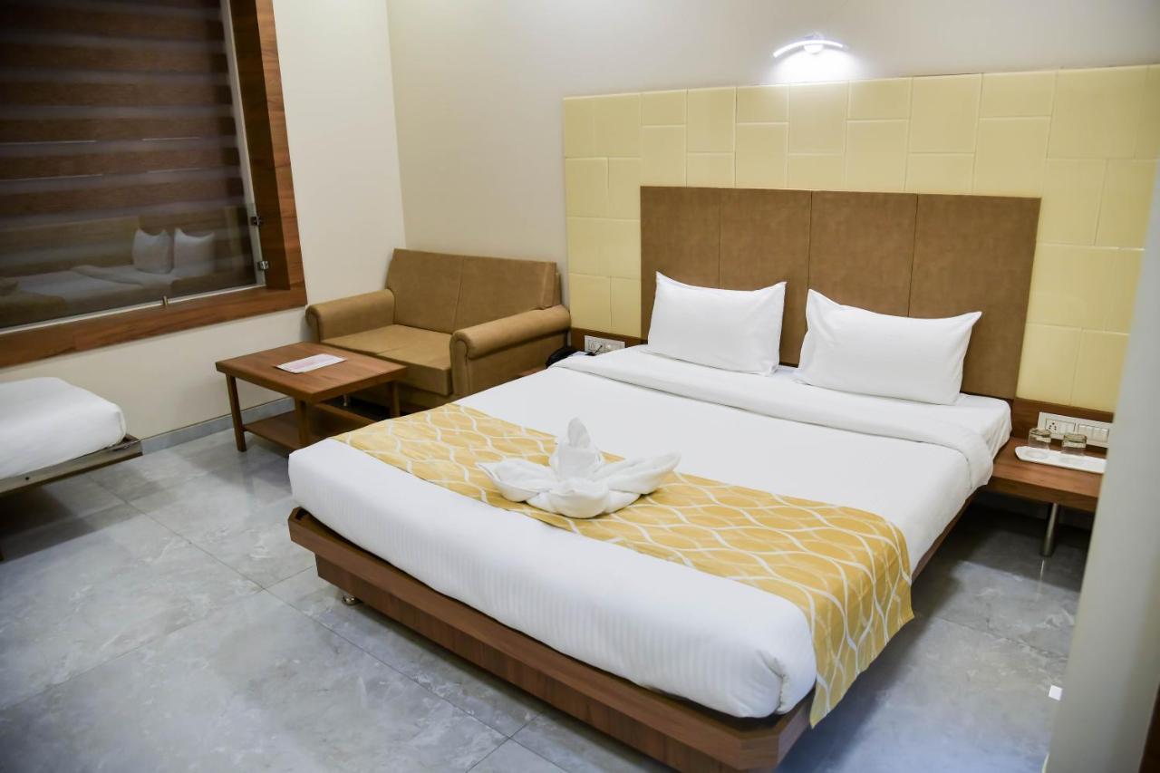 Shree Ganga Smb Hotels Ujjain Eksteriør billede