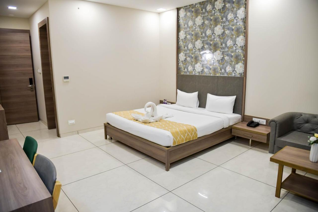 Shree Ganga Smb Hotels Ujjain Eksteriør billede